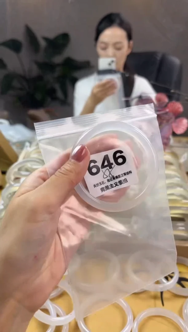 玛瑙/玉髓手镯未镶嵌646
