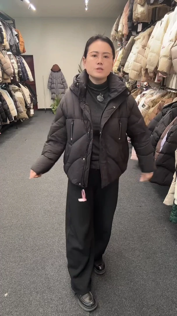 艾雨衣尚羽绒外套