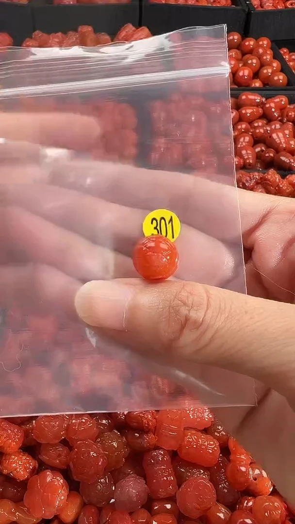 颈饰未镶嵌南红玛瑙1