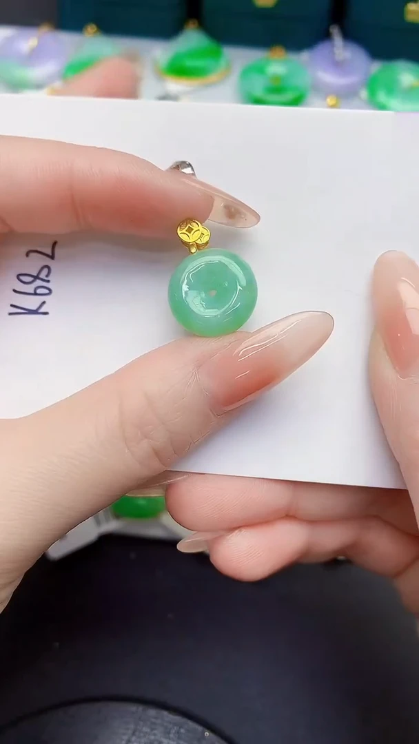 颈饰未镶嵌翡翠缅甸天然翡翠A货