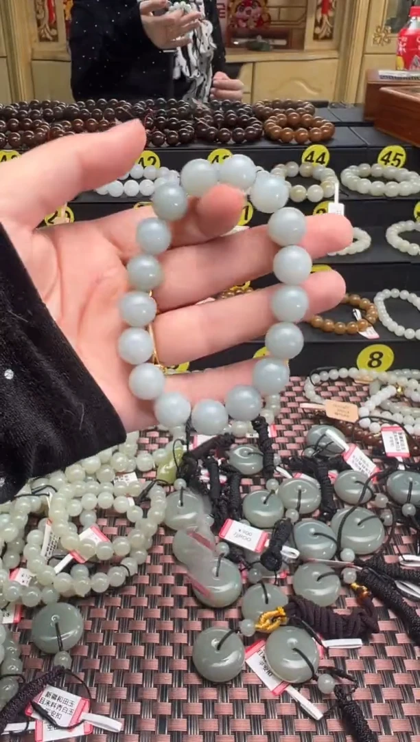 【闪购商品】和田玉手串未镶嵌大同料天空蓝卡12手串