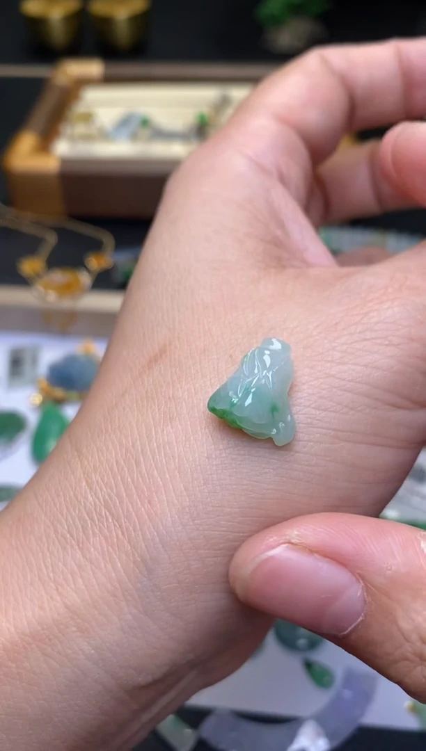 颈饰未镶嵌翡翠净货1443