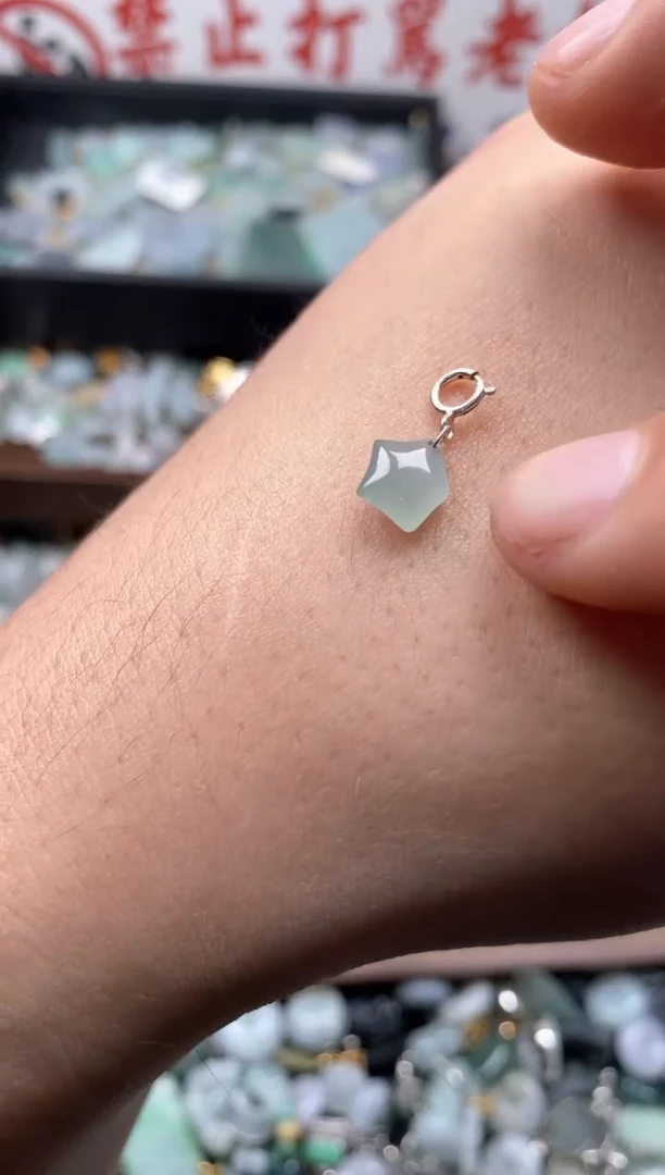 【闪购商品】翡翠颈饰未镶嵌新年快乐！