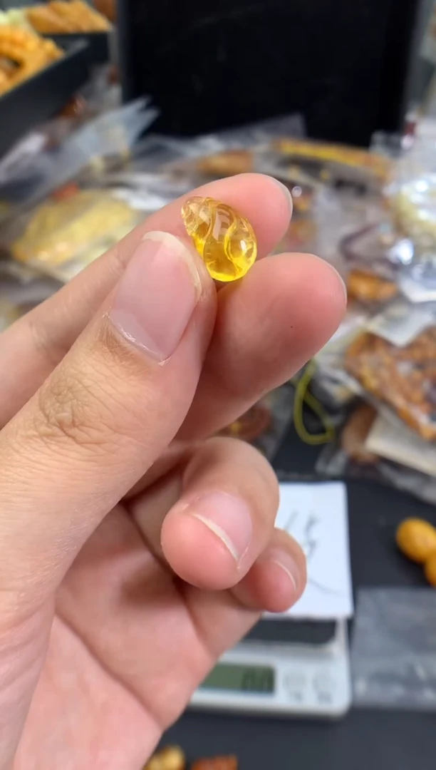 蜜蜡未镶嵌珠宝奇石358