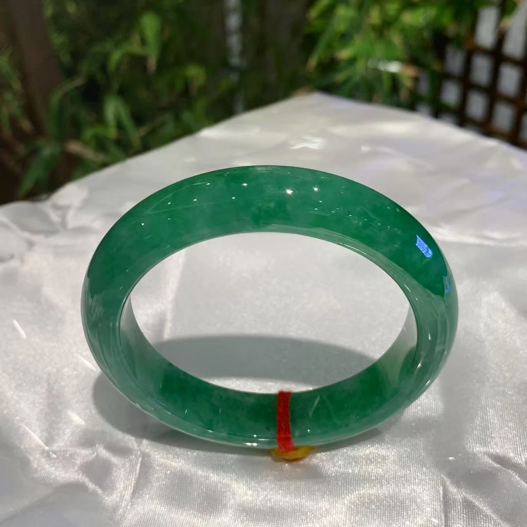 天然翡翠手镯 满色大圈 60 小瑕 需包容