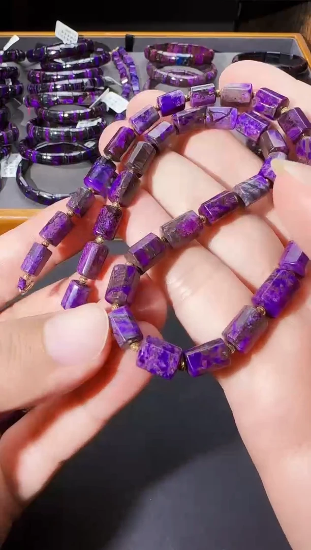 【闪购商品】苏纪石（舒俱来）红丝绒桶珠项链18K金镶嵌@多样性发其一