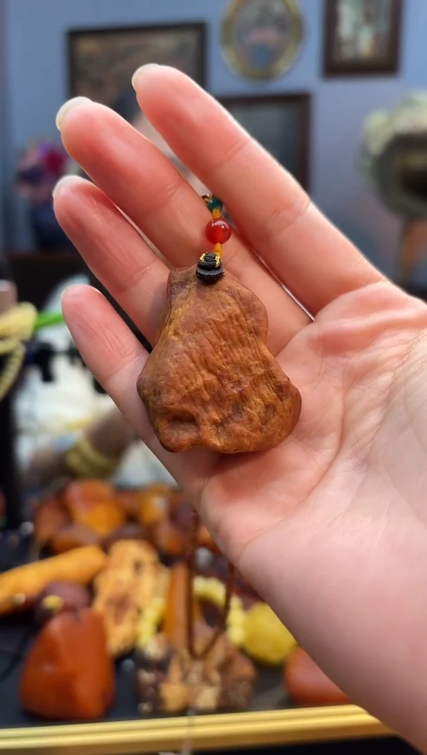 琥珀颈饰未镶嵌手把