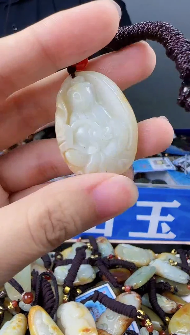 和田玉未镶嵌颈饰1