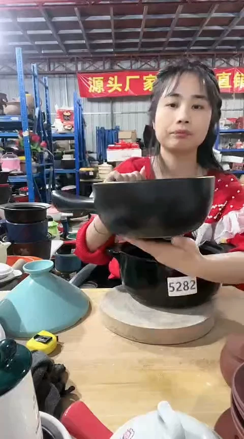 陶瑕疵黑色手把锅不带盖不圆