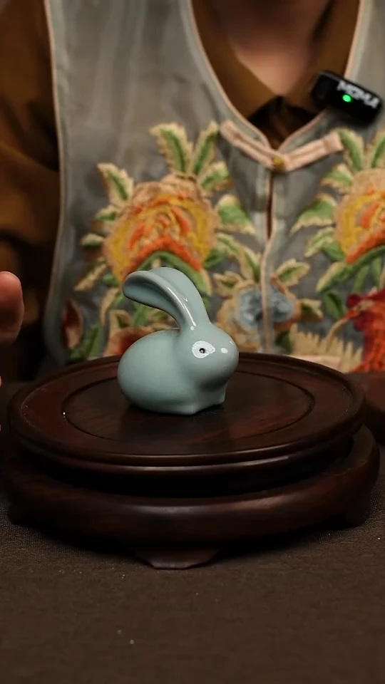 瓷片天青色茶宠小兔子微瑕不带礼盒