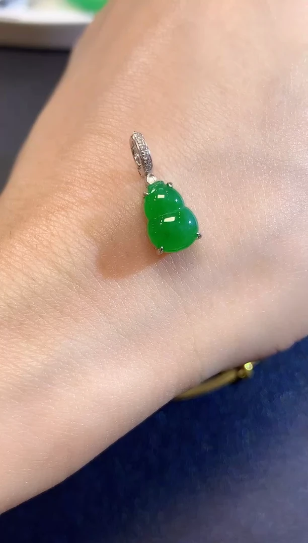 吊坠(不含链)18K金镶嵌翡翠A3 多样性发货一件