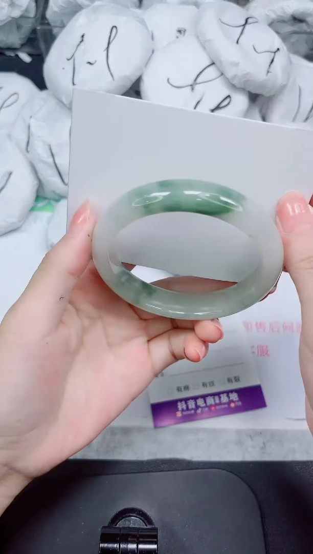 石英质玉手镯未镶嵌193-60