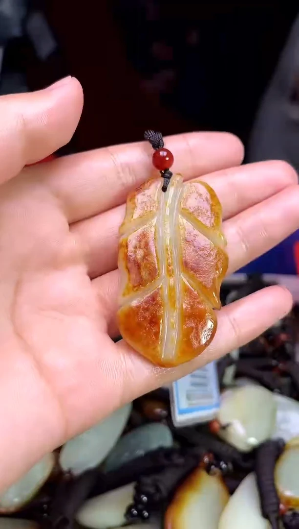 和田玉未镶嵌颈饰1