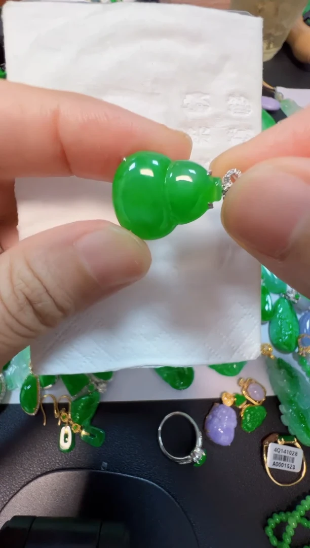翡翠未镶嵌吊坠(不含链)6800
