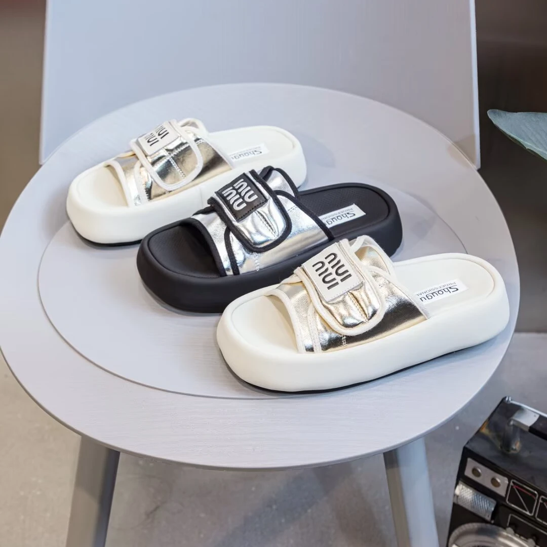 首谷正品厚底面包鞋一字拖女2025新款超火魔术贴休闲松糕凉拖3688