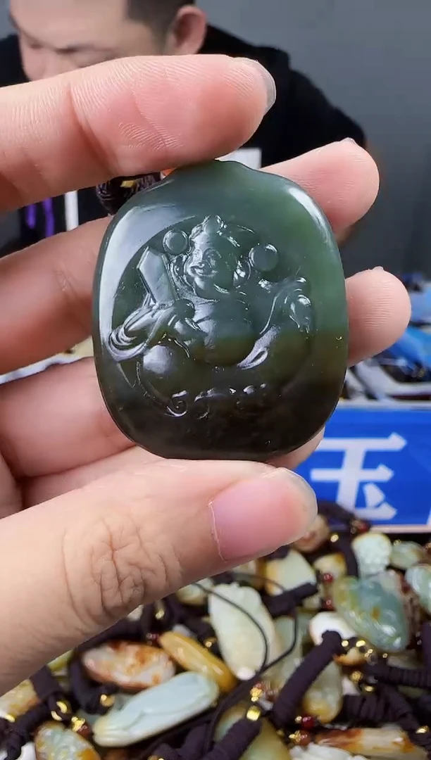 和田玉未镶嵌颈饰1