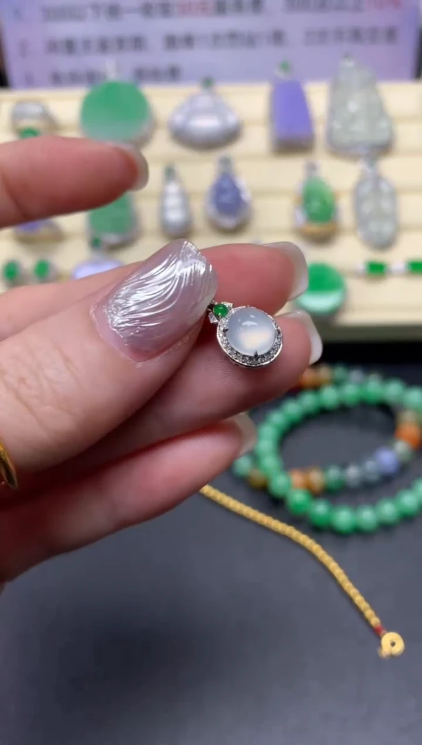 【闪购商品】翡翠吊坠(不含链)18K金镶嵌吊坠|900+90