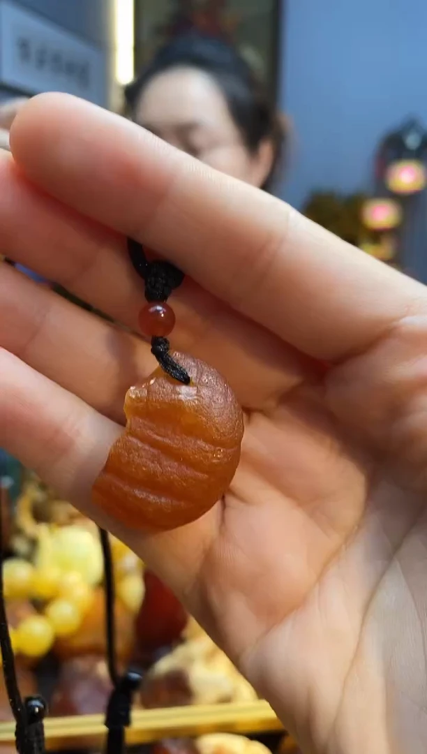 未镶嵌颈饰琥珀吊坠
