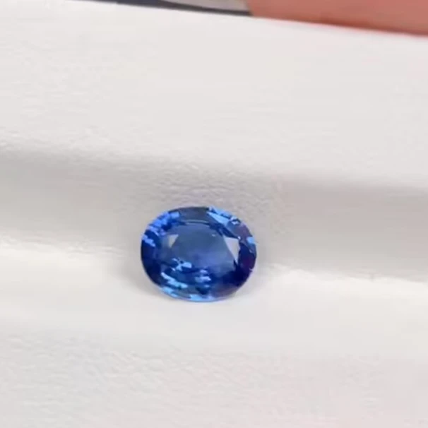 天然斯里兰卡蓝石全净玻璃体 6x7.3mm