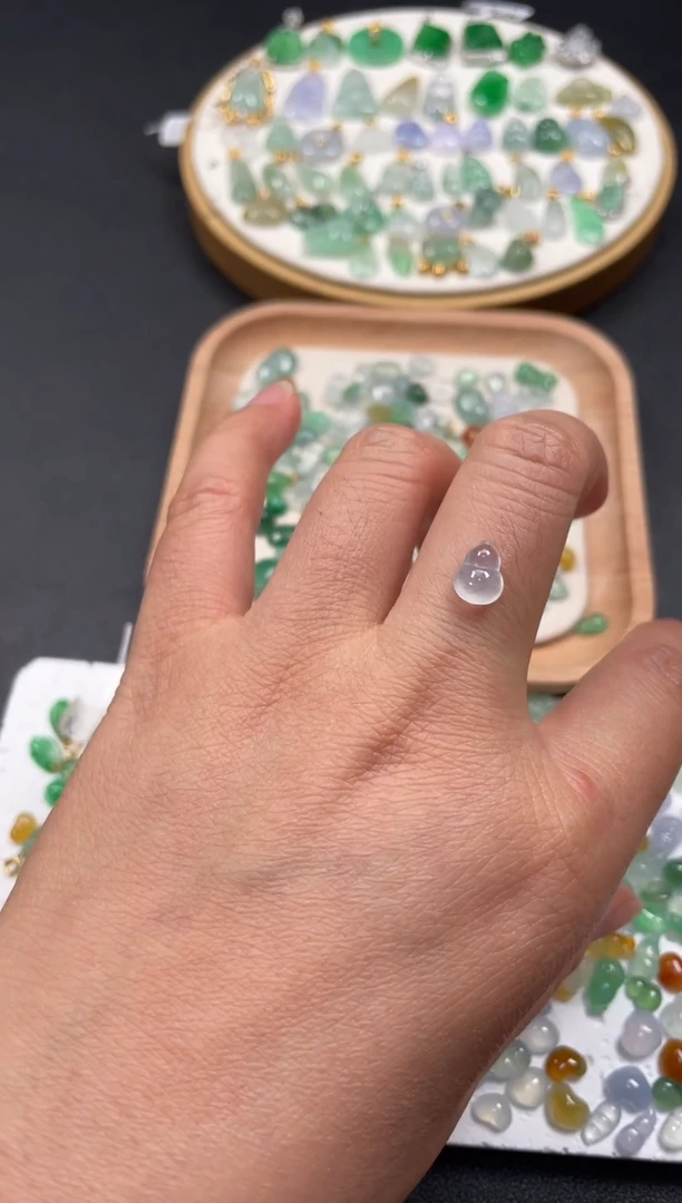 吊坠(不含链)18K金镶嵌翡翠 一个JK436