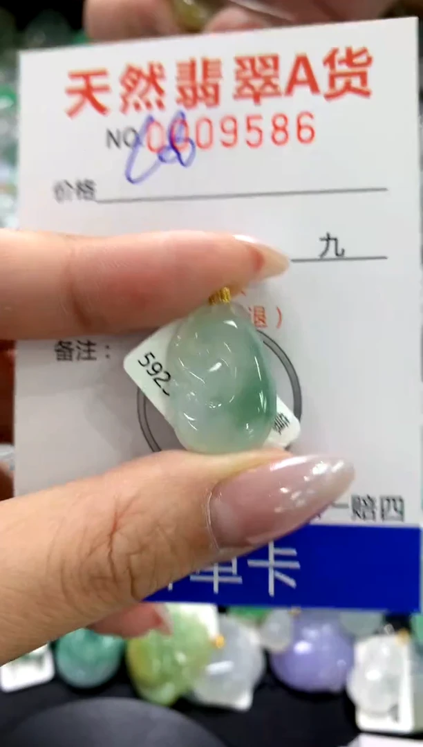 颈饰18K金镶嵌翡翠1111111111111111