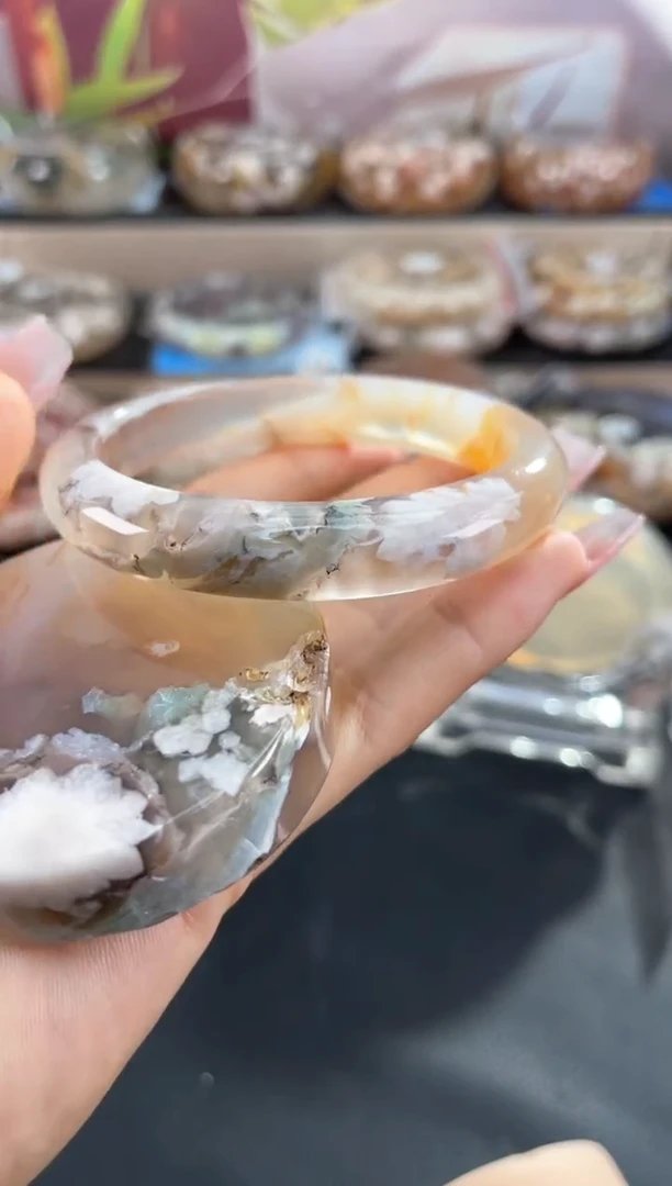 未镶嵌手镯石英质玉63