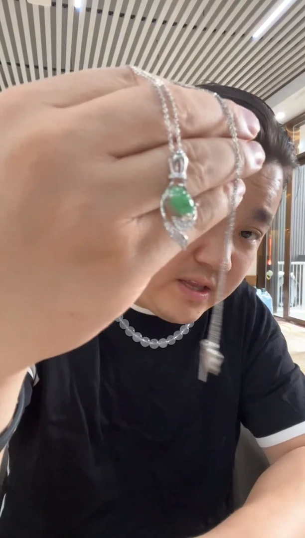 翡翠未镶嵌颈饰项链