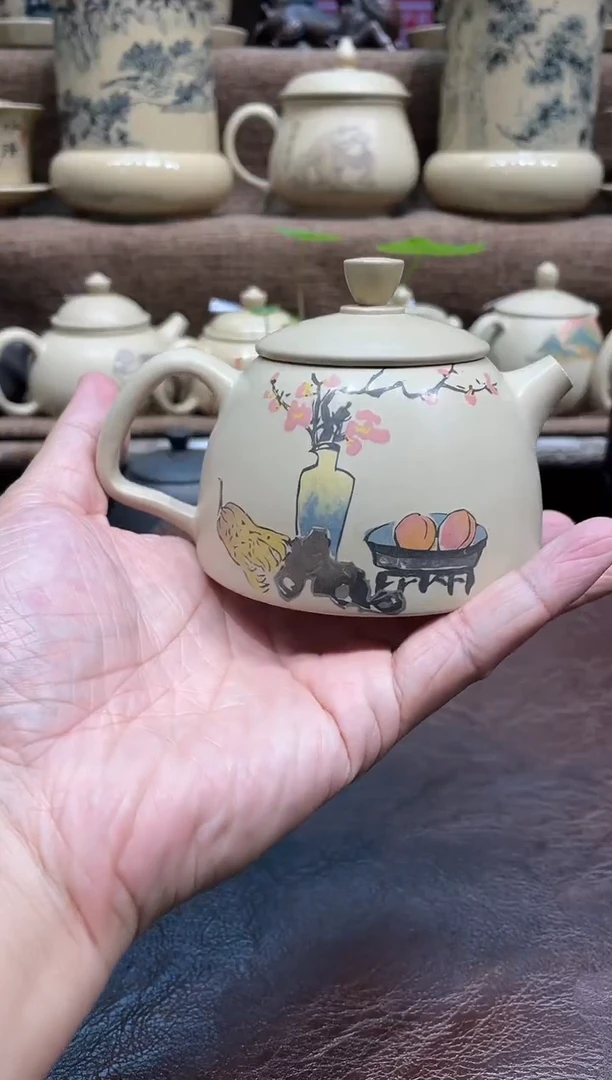 泥塑王宇白泥彩填秦权壶190cc
