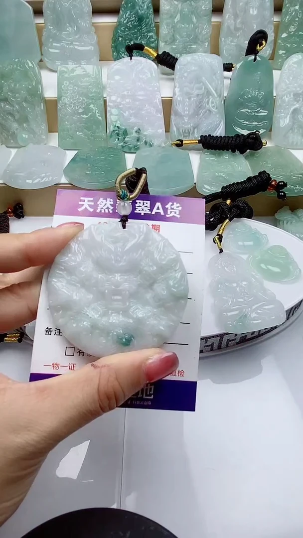 颈饰未镶嵌翡翠