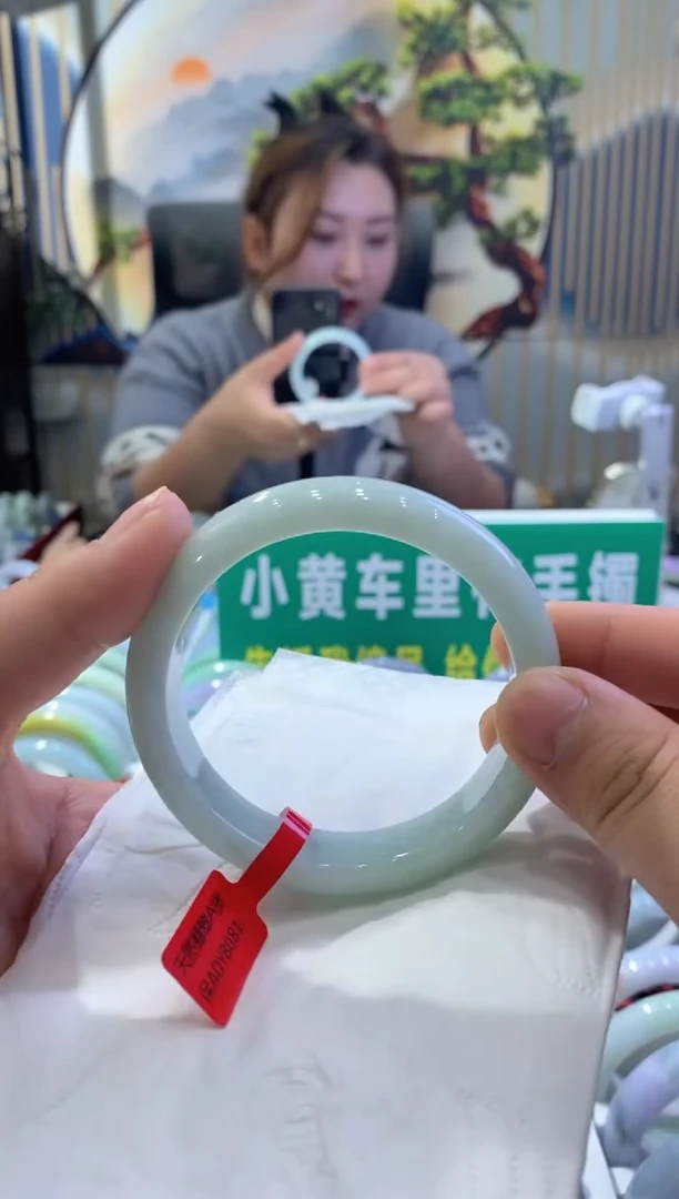 【闪购商品】翡翠手镯未镶嵌多人03770