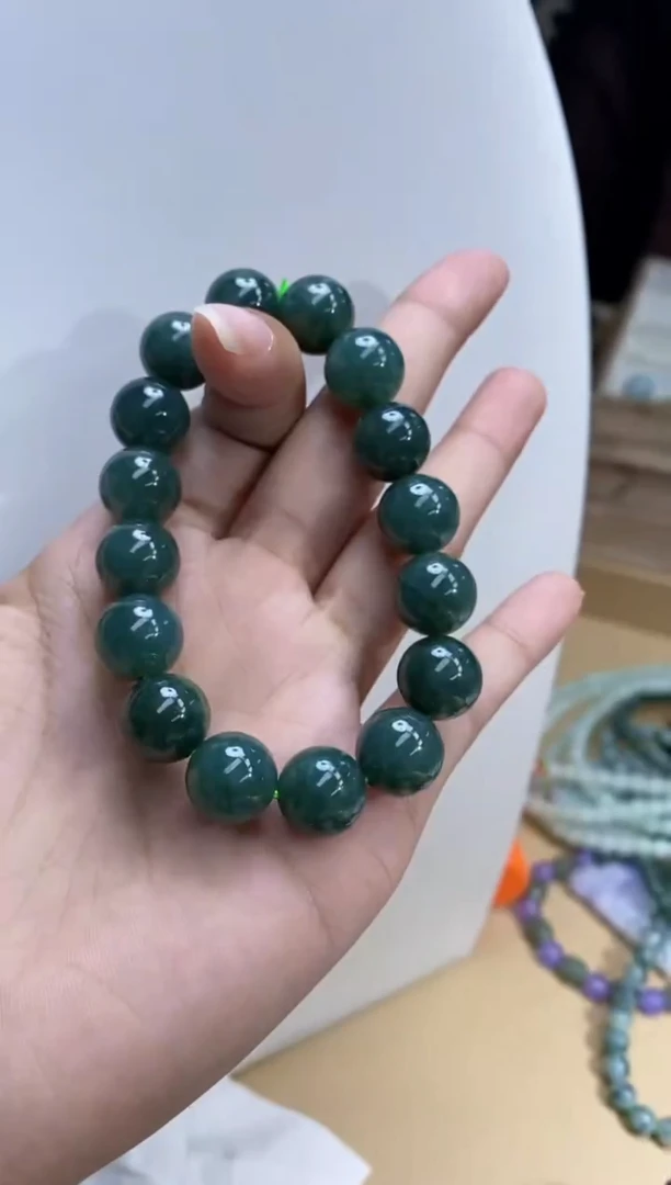 颈饰未镶嵌翡翠手串