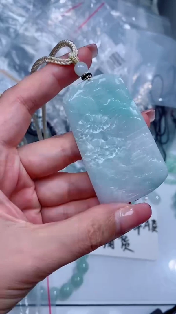 翡翠未镶嵌颈饰吊坠