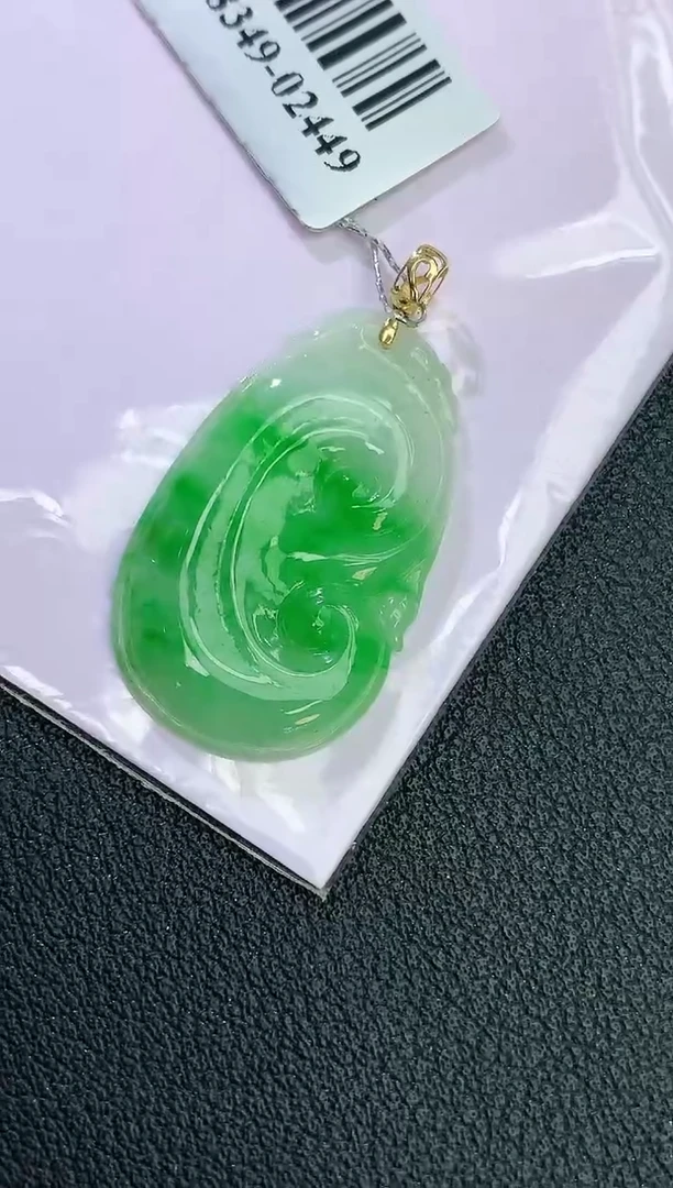 颈饰18K金镶嵌翡翠赠礼盒证书 麦麦