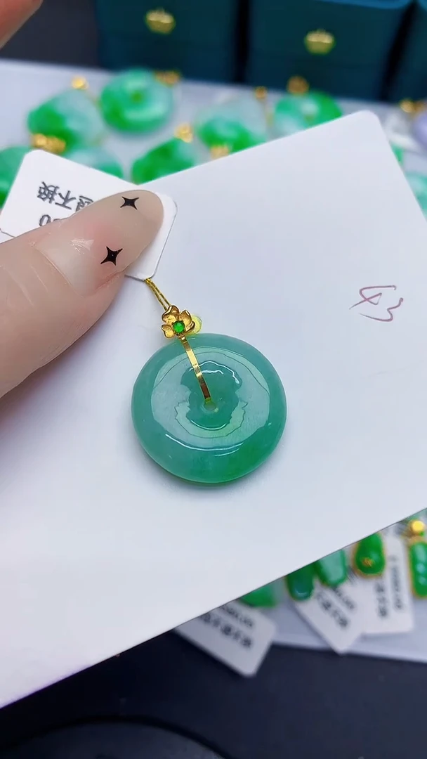 颈饰18K金镶嵌翡翠缅甸天然翡翠A货
