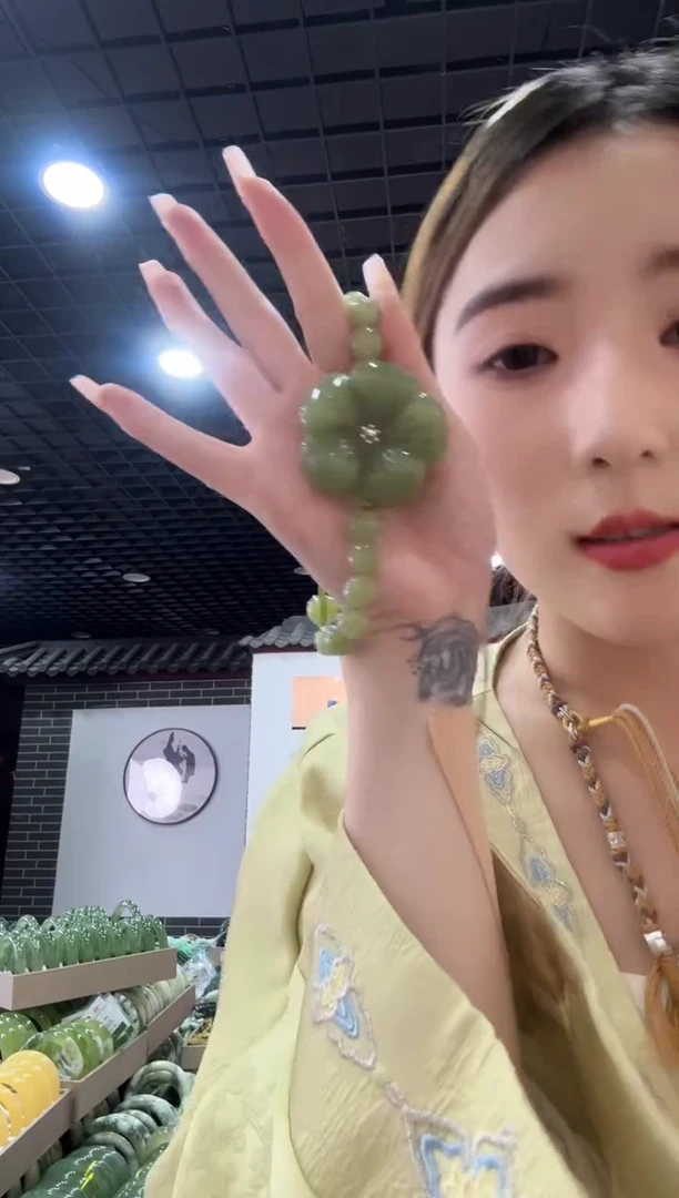 岫玉未镶嵌颈饰精美岫玉湖水绿五福花手链