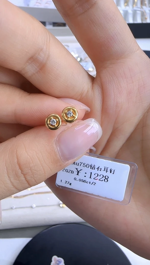耳钉18K金镶嵌钻石92800