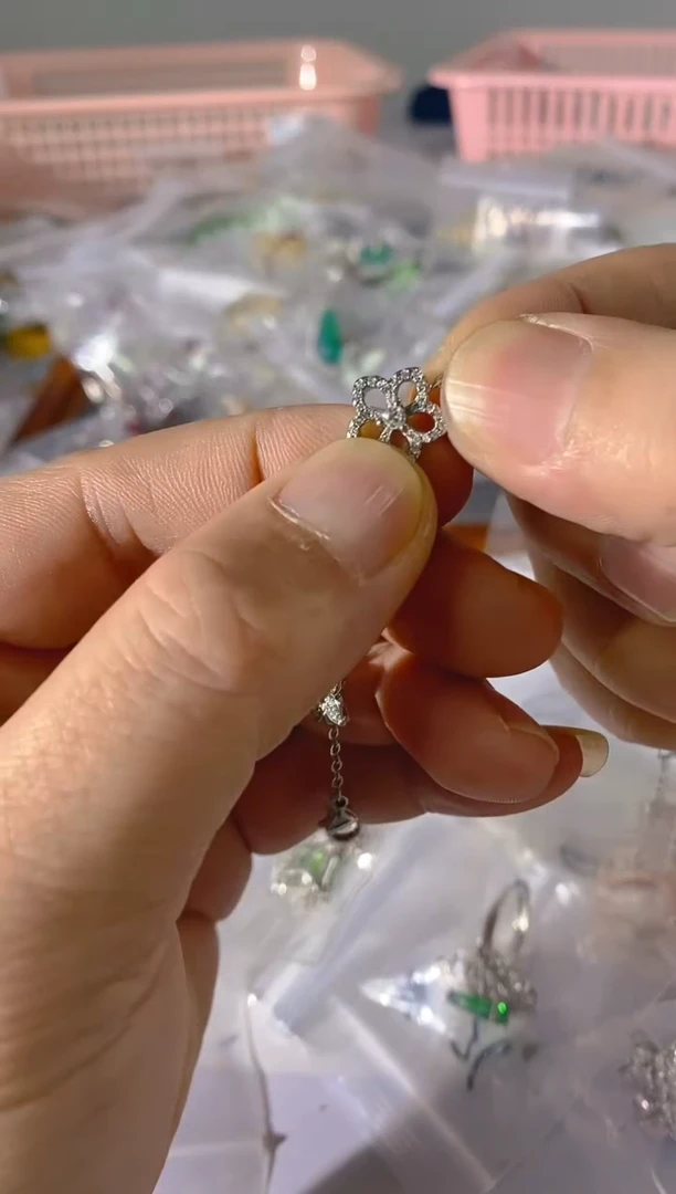 【闪购商品】水晶颈饰银S925镶嵌X124红宝，蓝宝，多样性发一件赠链