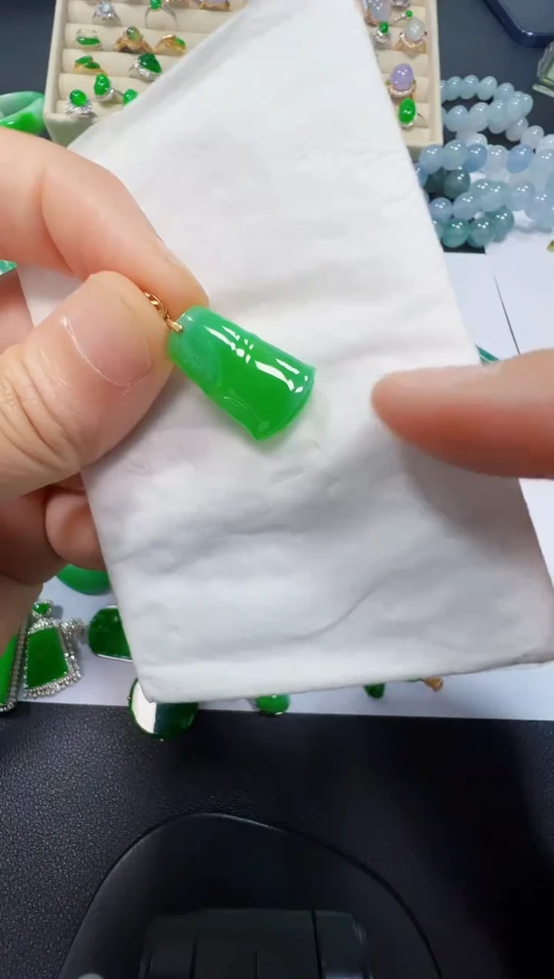 吊坠(不含链)18K金镶嵌翡翠568