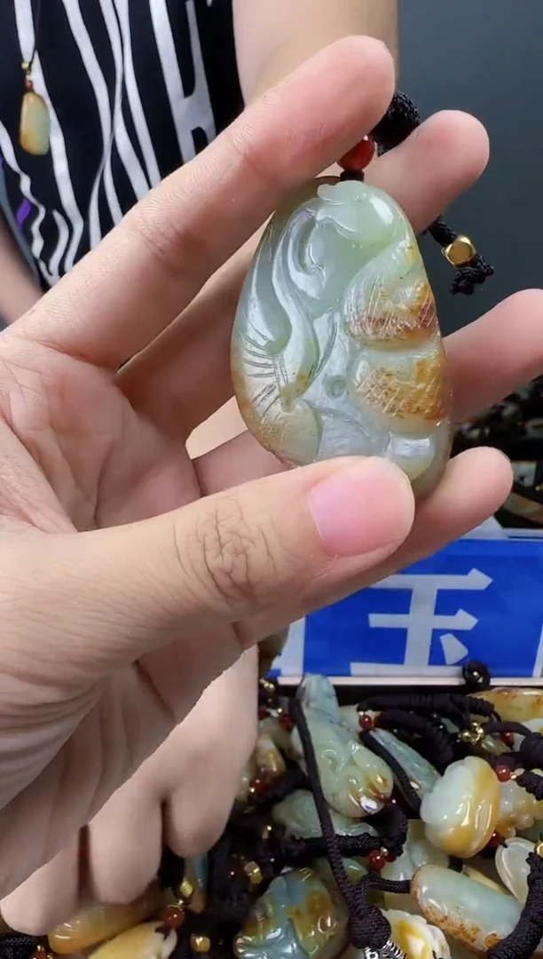 和田玉未镶嵌颈饰1