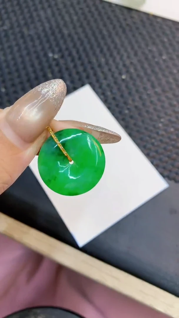 颈饰18K金镶嵌翡翠1