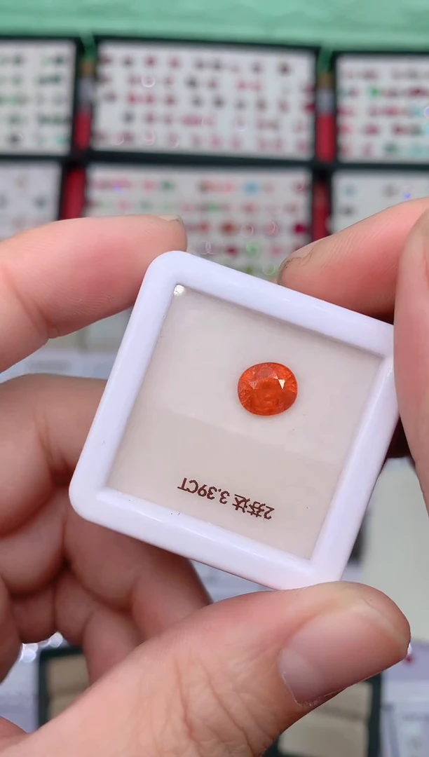 未镶嵌裸石石榴石（芬达石）3.39ct