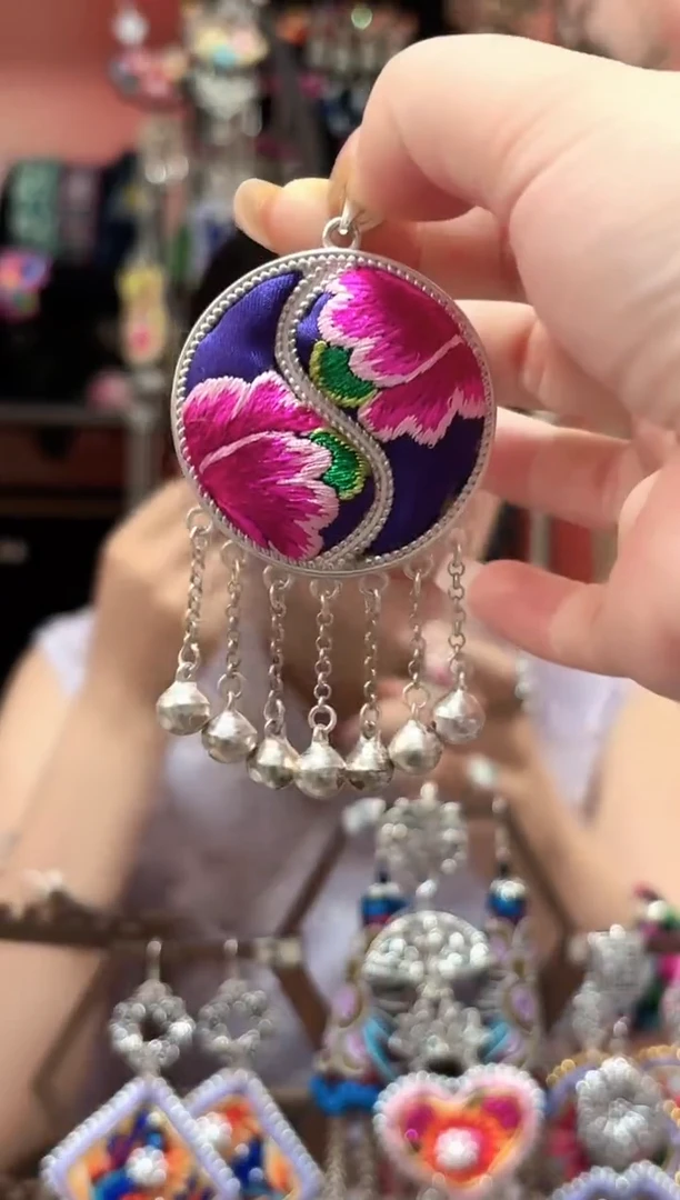 织绣云织谣民族风精美饰品 195