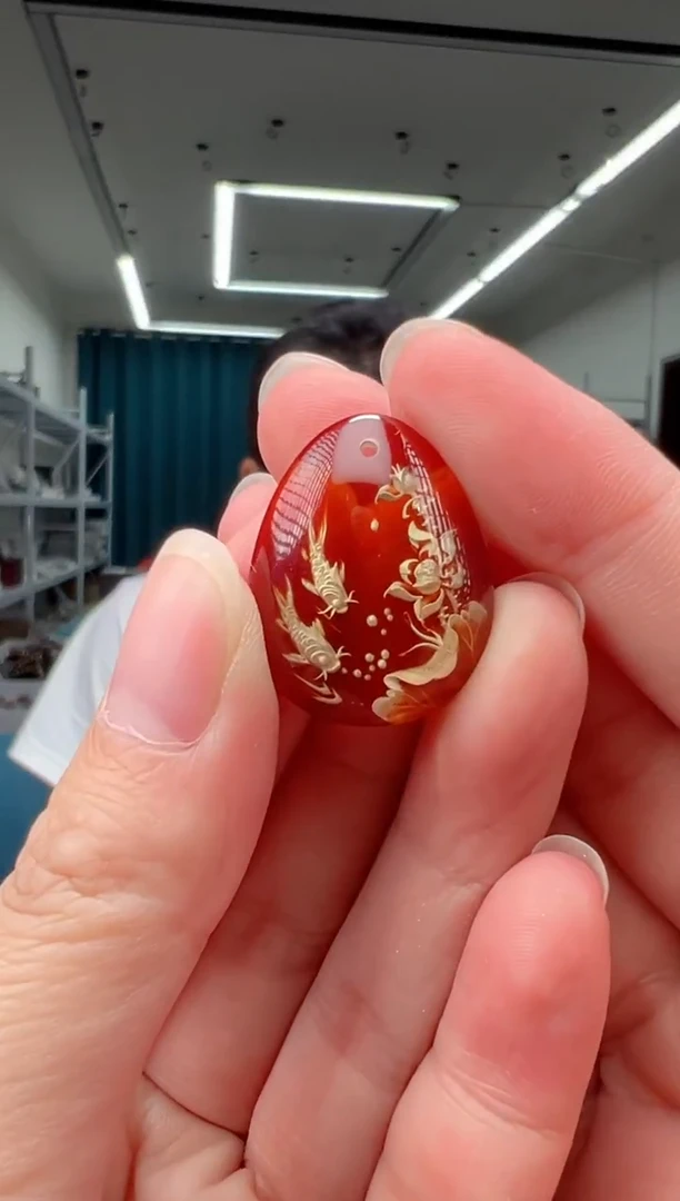 未镶嵌颈饰琥珀小鱼