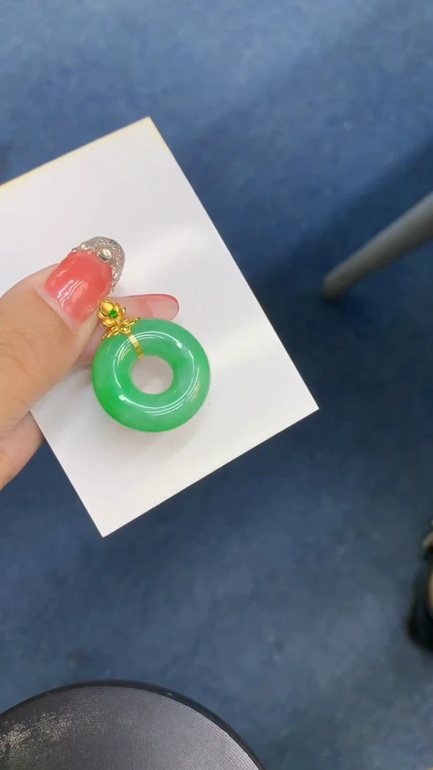 颈饰18K金镶嵌翡翠1