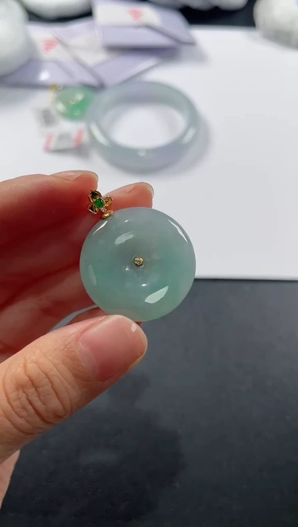 颈饰18K金镶嵌翡翠基地发货H 4012 平安扣