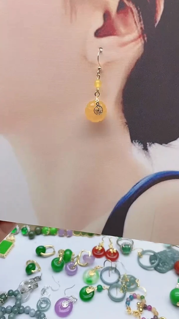 未镶嵌石英质玉（天山翠）耳饰444