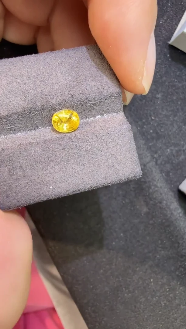 未镶嵌定制定制蓝宝石天然金丝雀黄1.02克拉国际证书