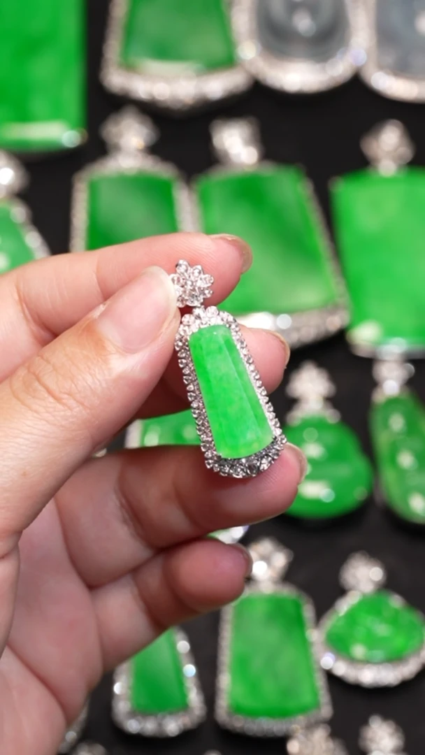 翡翠18K金镶嵌吊坠(不含链)吊坠