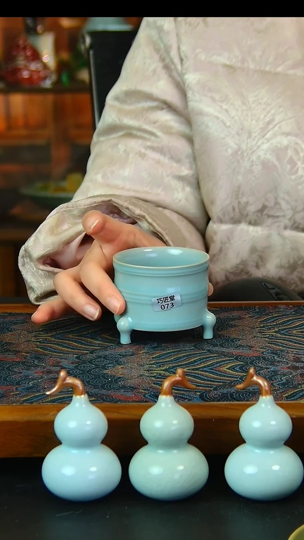 瓷片仿古三足杯微瑕
