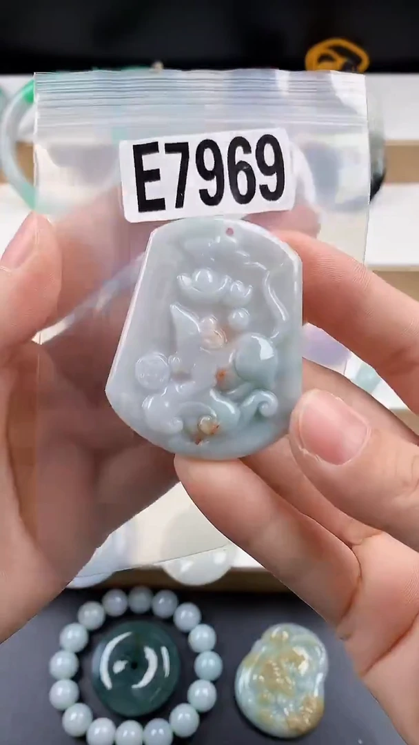 颈饰未镶嵌翡翠天然翡翠吊坠挂件